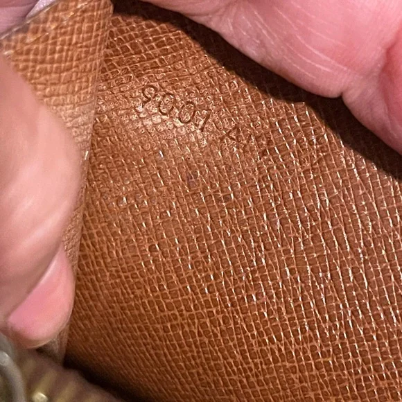 Louis Vuitton wallet crossbody - Picture 8 of 10